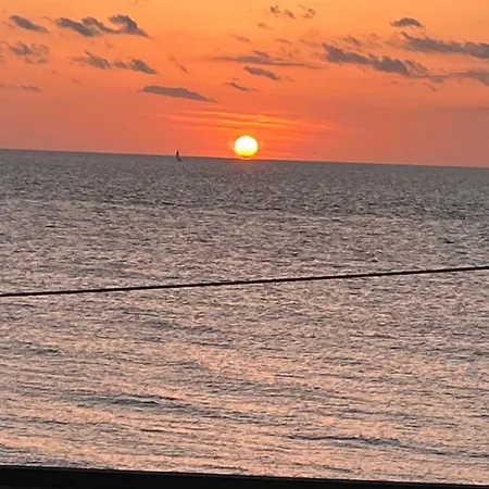 Daire Face A La Mer, Sur Trouville-sur-Mer
